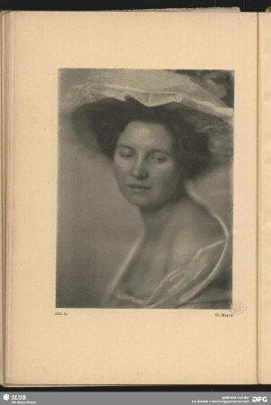 Frau mit Hut
