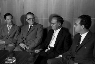 Freiburg: Rektorat der Universität, vier neue Professoren 1960-61, von links nach rechts, Prof. Hassenstein, Zoologe; Kalkoff, Dermatologe; Hahn; Mohr, Botanik