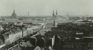Dresden-Neustadt. Blick vom Turm der Dreikönigskirche nach Süden über die Hauptstraße zur Altstadt