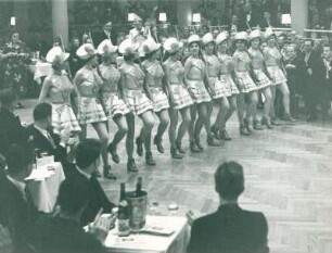 Karneval 1955. Die Funkengarde