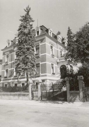 Markneukirchen (Vogtlandkreis), Villa (1900/1905), Erlbacher Straße 31, Straßenansicht mit Einfriedung