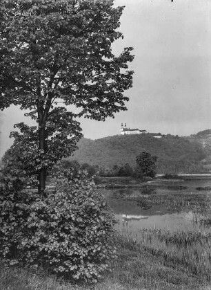Bad Staffelstein. Landschaftsausschnitt mit Kloster Banz