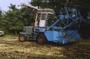 Feldhäcksler E 281 mit Maisschneidwerk E 299