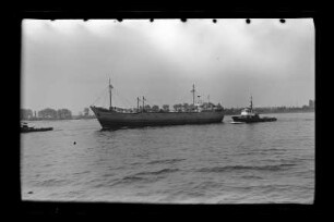 Bernd Wesch (1951), Frachtschiff, Reederei Jonny Wesch, Hamburg, Bau-Nr. 182