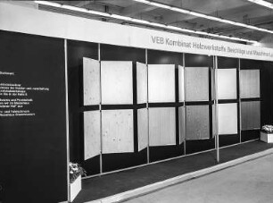Ausstellungsfläche des VEB Kombinat Holzwerkstoffe, Beschläge und Maschinen Leipzig