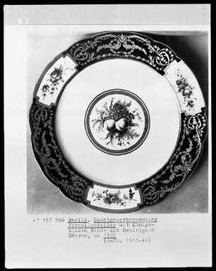 Teller mit königsblauem Rand und Reliefgold
