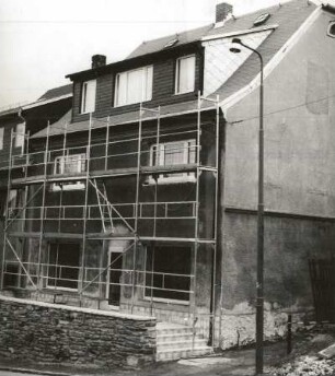 Schneeberg, Seminarstraße 25. Wohnhaus (mit Baugerüst)