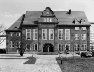Cottbus (Chóśebuz), Erich-Kästner-Platz 1