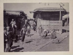 Belebte Straße : Alltagszene auf einer Straße in Diyarbakir.