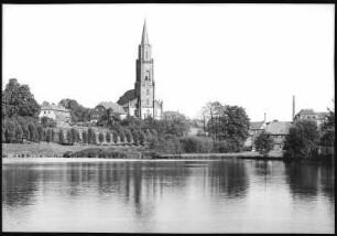 Neugersdorf. Kirche und Teich