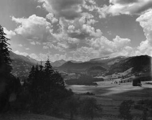 Wolkenbilder. Gebirgslandschaft (vielleicht in den Allgäuer alpen)