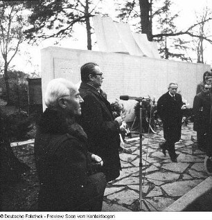 Johannisfriedhof Dresden, Einweihung einer Gedenkstätte für polnische und tschechische Staatsbürger, die in den Jahren des Faschismus in Deutschland (Dresden) ums Leben kamen