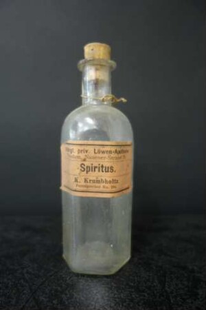 Spiritus-Flasche aus der Potsdamer Löwen-Apotheke