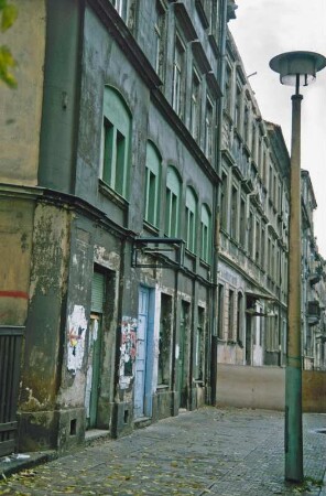 Dresden-Neustadt. Hauswand mit Parolen