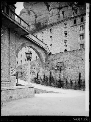Montserrat: Eingang zum Klosterhof
