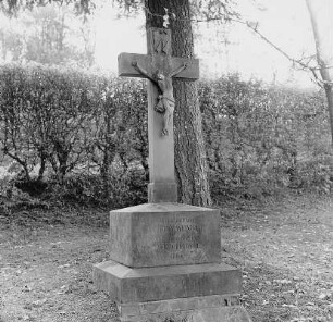 Friedhofskreuz; Schlangenbad, Heideweg