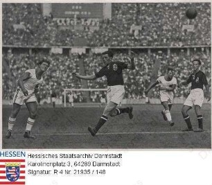 Berlin, 1936 / XI. Olympische Sommerspiele / Handballspiel Österreich gegen Ungarn, Szenenbild / Sammelwerk 'Olympia 1936 - Band II' Nr. 14, Bild Nr. 149, Gruppe 58