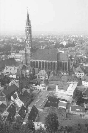 Landshut: Burg Trausnitz, vom Söller ohne Gitterfenster auf St. Martin und Stadt