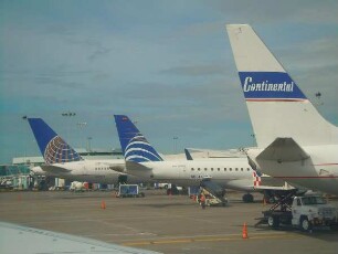 Airport Panama - Flugzeuge von Copa Airlines : Flugzeuge von Copa Airlines und Continental. Aufgenommen am 26. August 2011 im Flughafen Panama-City