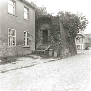 Peitz. Festungsrest mit Ruine der sog. Magazinbastion, Gubener Straße (E. 16. Jh., R. Q. zu Lynar)