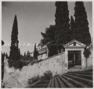 Rom, Blick von der Basilika Santi Andrea e Gregorio al Monte Celio auf die Basilika Santi Giovanni e Paolo