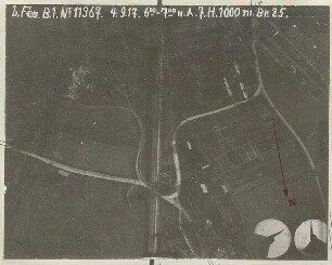 Bahnübergang und Bahnwärterhaus nördlich Dachau mit der Bahnlinie Dachau-Ingolstadt (1000 m)