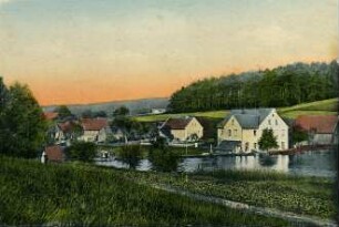 Niederschöna-Hetzdorf. Sumpfmühle mit Ortsansicht, kolorierte Ansichtskarte