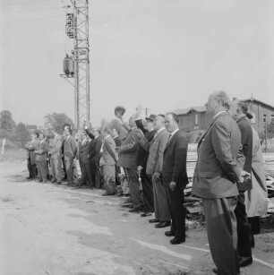 Klein Barnitz: Wasserwerk Klein Barnitzdes Wasserbeschaffungsverbands Reinfeld-Land: Richtfest mit Bürgermeister Richard Hingst, Reinfeld, Verbandsvorsteher des Wasserbeschaffungsverbands Reinfeld-Land Harry Baumann sowie Ehrengästen
