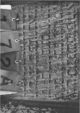 Grabstein 172 (Index: 99608857) Material: Sandstein Zustand: stärker verwittert Maße HxBxT: 116x62x23 cm Beschreibung: Stele, profilierter Sockel, überstehender Rundbogenabschluß Symbolik: Rundbogenfries Besonderheit: kulturhistorisch wertvoll / hist.-wiss. Gründe (Gemeindestellung): Grabstein 172A