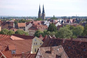 Quedlinburg - Stadtübersicht : Blick vom Schlossberg über die Altstadt zur Nikolaikirche, aufgenommen 2006 in Quedlinburg
