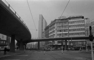 Düsseldorf: Stadtautobahn, Abzweigung am Jan-Wellem-Platz und und Phönix-Rheinrohrhaus