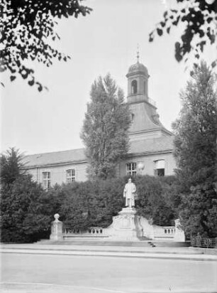 Kaiser-Wilhelm-Denkmal von Harro Magnussen vor der Rheinischen Friedrich-Wilhelms-Universität in Bonn