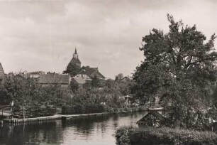 Mark Brandenburg. Alt-Ruppin über den Rhin gesehen. In der Bildmitte die Pfarrkirche St. Nikolai