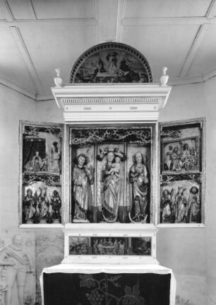 Flügelaltar : Flügelaltar (geöffnet). Holz, geschnitzt, gefasst, zum Teil vergoldet, bemalt (um 1500). Schildau-Sitzenroda, Dorfkirche Sitzenroda