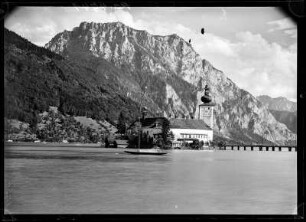 Gmunden, Österreich. Blick auf das Schloss Ort am Traunsee mit Traunstein
