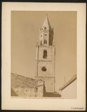 Kathedrale Santa Maria Assunta, Atri: Ansicht des Glockenturms