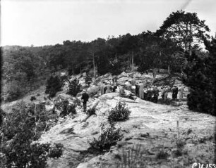 Sandsteinhügel : Ein aus Sandstein bestehender Hügel bei Pine Bluff.