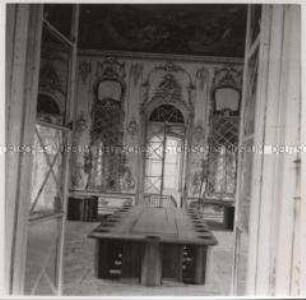 Wehrmachtssoldaten, Eremitage im Katharinenpalast in Zarskoje Selo, großer versenkbarer Eßtisch mit Hebetafeln