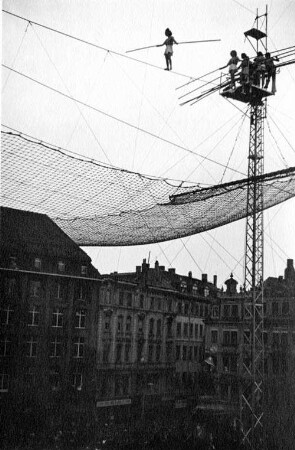 Leipzig vorm alten Rathaus, Camilla-Meier-Truppe 1946
