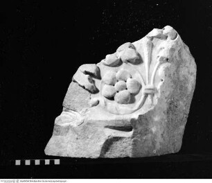 Fragment eines korinthisierenden Kapitells