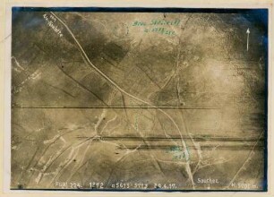 Foto vermuteter feindlicher Batterie-Stellungen bei der Straßenkreuzung Aix-Noulette - Souchez - Angres (Luftbild)