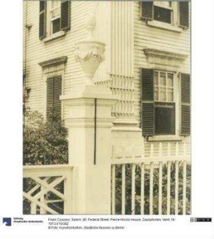 Salem, 80, Federal Street, Peirce-Nicols House, Zaunpfosten