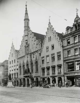 Landshut, Rathaus : Landshut. Rathaus, Altstadt. Straßenansicht