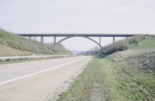 BW 725a, Bogenbrücke