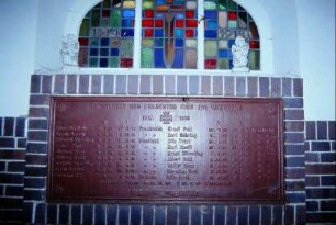 Detail voriges Bild: Gedenktafel für die Opfer des 1. WK. im Eingangsbereich der Leichenhalle