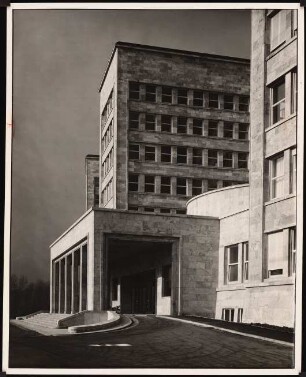 I.G.-Farben, Frankfurt/Main Verwaltungsgebäude: Hauptauffahrt