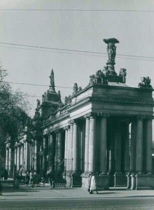 Schöneberg. Königskolonnaden im Kleistpark