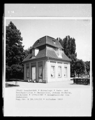 Bade- und Duschpavillon
