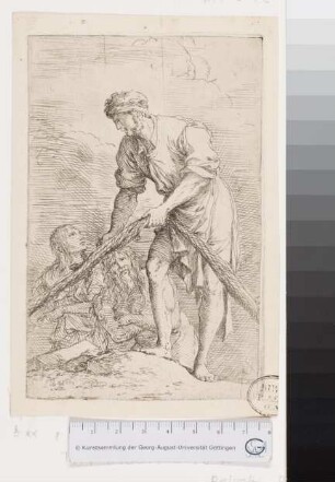 Stehender Mann mit Fischernetz und zwei anderen