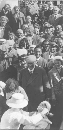Reisefotos. Gruppe von Reisenden, vielleicht bei einer Äquatortaufe